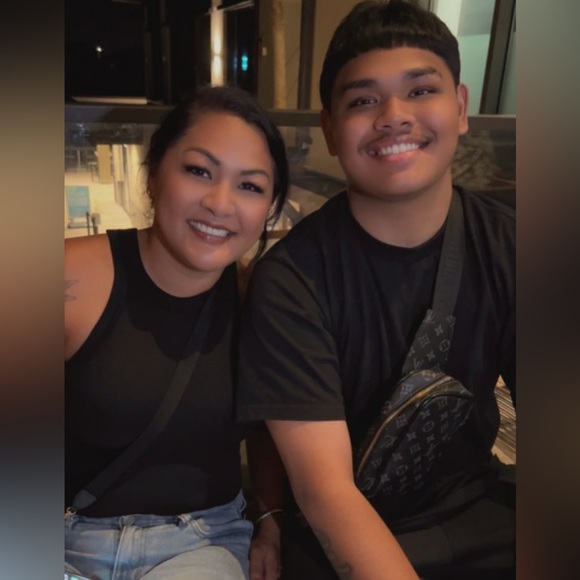 LIVE SHOW LISTING ❤️❤️❤️ BAGS WALLETS ACCESSORIES 🥰🌺 Join me for a fun show!!! - Picture 8 of 13